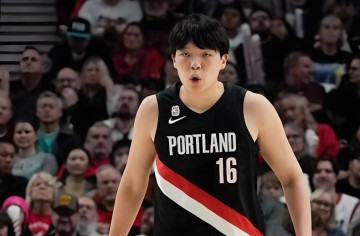 开yun体育官网-杨瀚森第21场DNP：全场板凳坐穿 见证开拓者无缘23分逆转